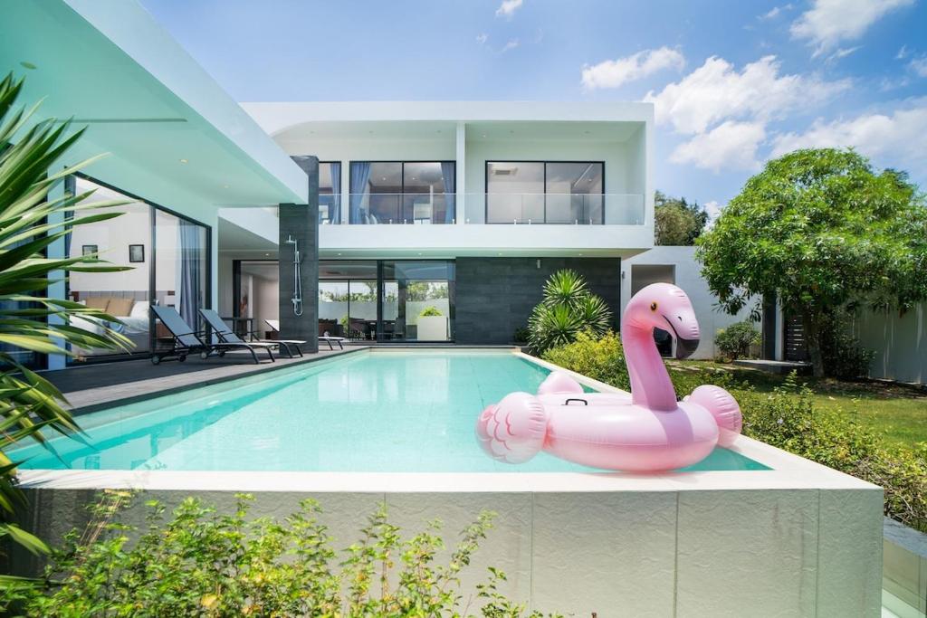 Condominium and villa developments in Phuket for foreign property buyers